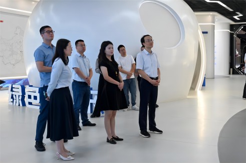 无锡市委研究室考察调研五彩堂股份