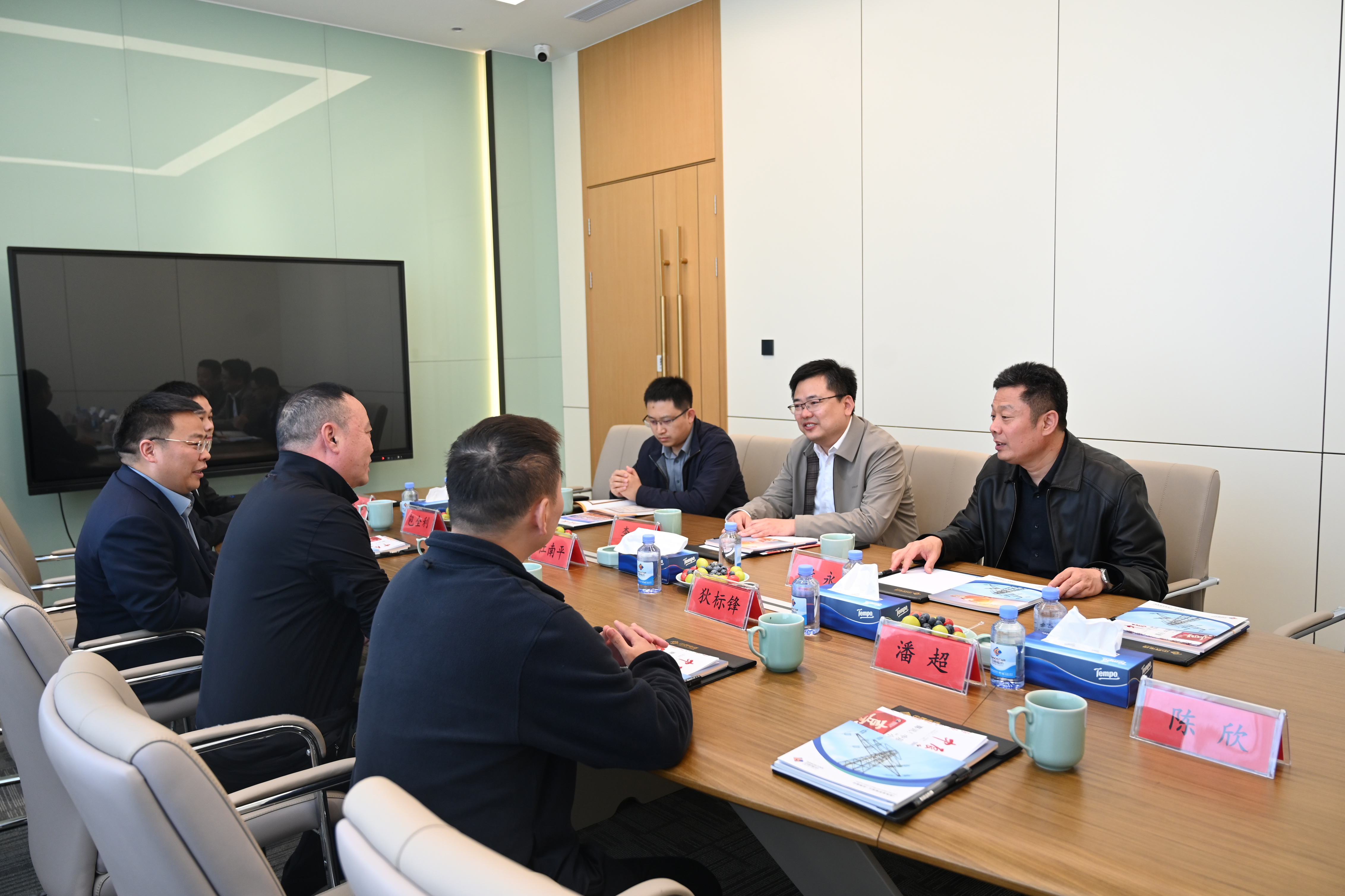 山东能源集团李彬一行至五彩堂电缆考察调研